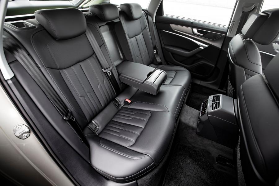 Интерьер Audi A6 40 TDI Avant (C8) 2019 года  (JP) (фото 5 из 18)